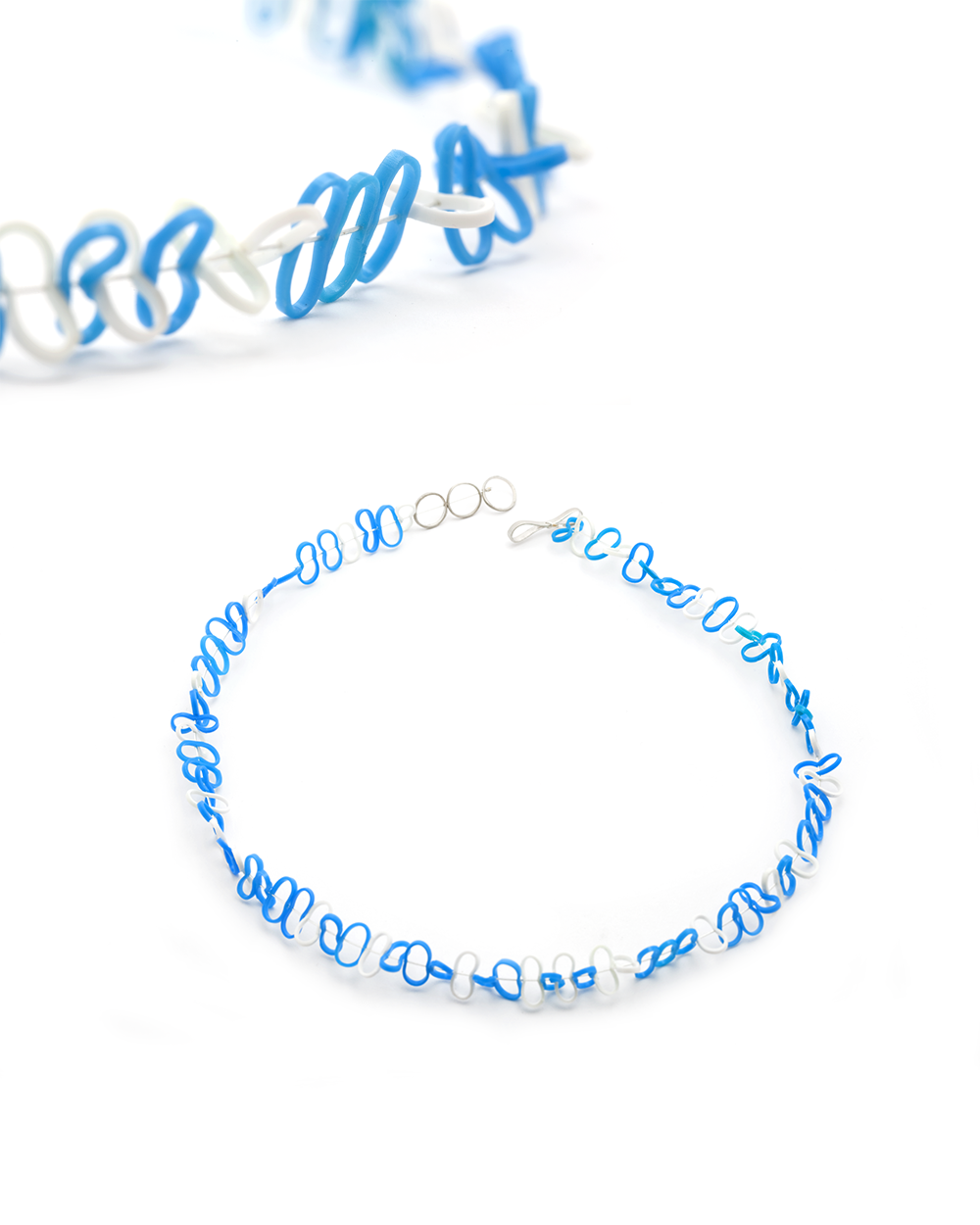 Rubber band necklace in 'peltre' colorway.
